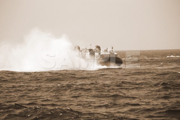 観艦式 「LCAC　エア・クッション型揚陸艇」  セピア